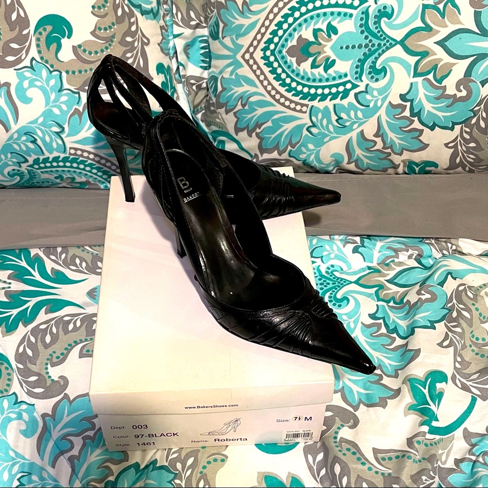 Black Bakers Pumps. MUST GO!!